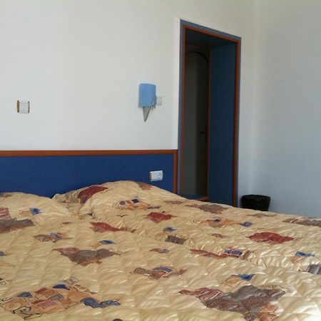 Rusalka Holiday Village Kamen Bryag Rum bild
